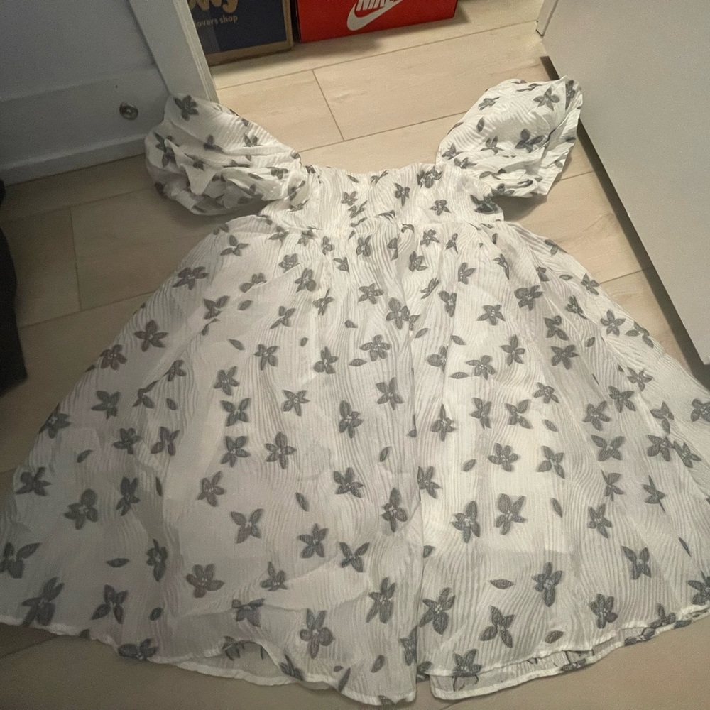 Storia White and Gray Floral Dress